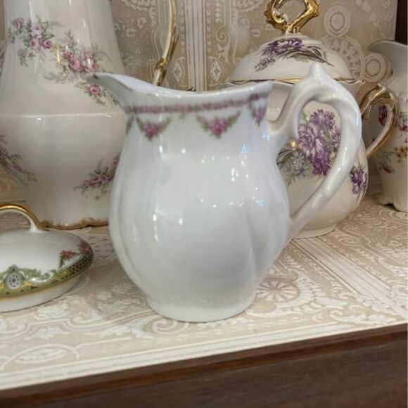 Collection of VintageFrench Limoges Porcelaine Coffee Pot, creamers, sugar bowls - Picture 5 of 9